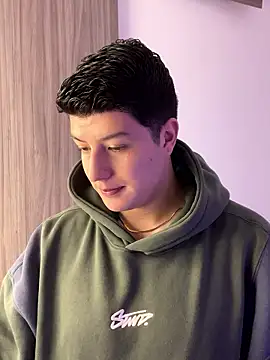 Snapshot of Goldenknight33 chatting on 01-06-26, 01:59 Goldenknight33 online show from 01-06-26, 01:59