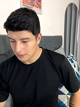 Snapshot of Goldenknight33 chatting on 01-08-26, 02:23 Goldenknight33 online show from 01-08-26, 02:23