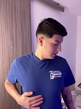 Snapshot of Goldenknight33 chatting on 12-20-25, 01:58 Goldenknight33 online show from 12-20-25, 01:58