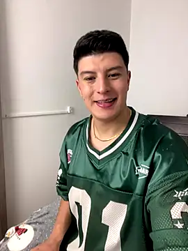 Snapshot of Goldenknight33 chatting on 12-18-25, 02:43 Goldenknight33 online show from 12-18-25, 02:43