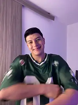 Snapshot of Goldenknight33 chatting on 12-21-25, 03:57 Goldenknight33 online show from 12-21-25, 03:57