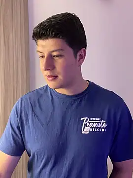 Snapshot of Goldenknight33 chatting on 01-09-26, 02:57 Goldenknight33 online show from 01-09-26, 02:57