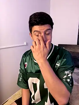 Snapshot of Goldenknight33 chatting on 12-14-25, 12:33 Goldenknight33 online show from 12-14-25, 12:33