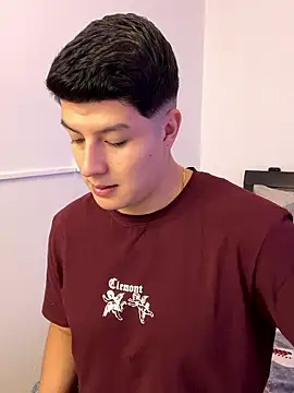 Snapshot of Goldenknight33 chatting on 01-11-26, 03:41 Goldenknight33 online show from 01-11-26, 03:41