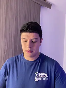 Snapshot of Goldenknight33 chatting on 02-03-26, 02:55 Goldenknight33 online show from 02-03-26, 02:55