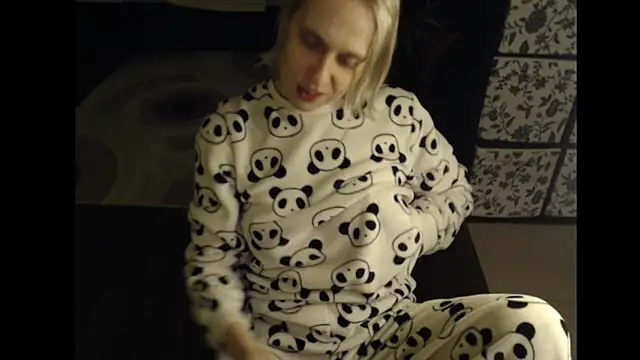 Snapshot of Sweet_Shugar_4Daddy chatting on 12-22-25, 08:20 Sweet Shugar 4Daddy online show from 12-22-25, 08:20