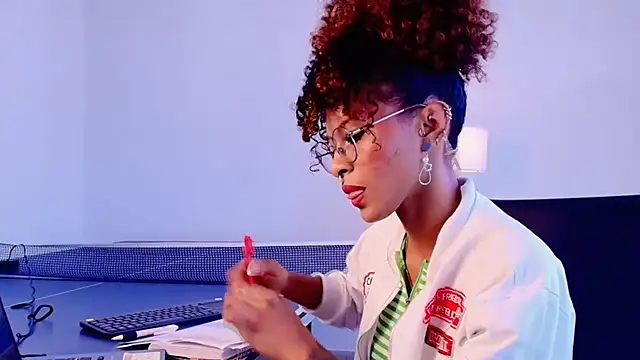 Snapshot of NaomiClay chatting on 05-09-26, 12:30 NaomiClay online show from 05-09-26, 12:30