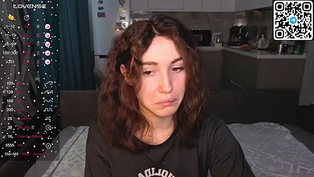 Snapshot of Alena_MellS chatting on 12-15-25, 09:04 Alena MellS online show from 12-15-25, 09:04