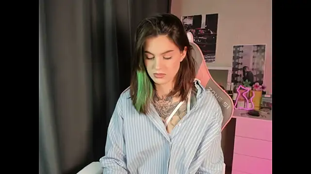 NikkieKitty online show from 12-16-25, 12:09