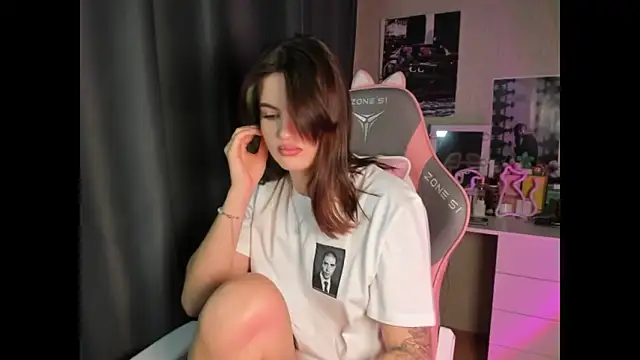 NikkieKitty online show from 12-22-25, 05:13