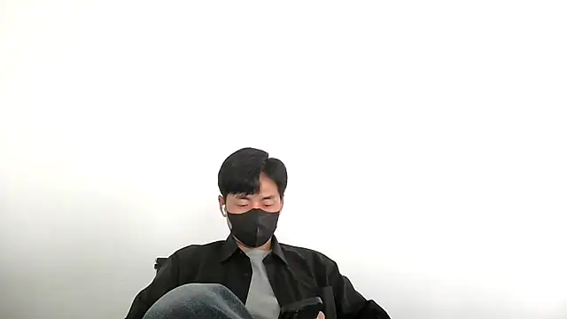 Snapshot of kimze7 chatting on 05-18-26, 04:18 kimze7 online show from 05-18-26, 04:18