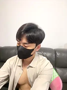 Snapshot of kimze7 chatting on 12-21-25, 01:35 kimze7 online show from 12-21-25, 01:35