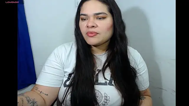 Snapshot of NinaFuentes2X chatting on 05-22-26, 04:21 NinaFuentes2X online show from 05-22-26, 04:21