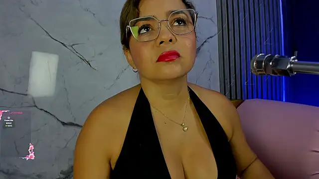Snapshot of shayra_boobs2 chatting on 07-14-26, 08:48 shayra boobs2 online show from 07-14-26, 08:48
