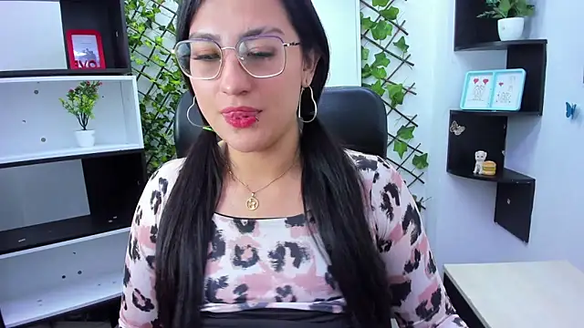 Snapshot of sophi_hardd_ chatting on 04-24-26, 03:03 sophi hardd online show from 04-24-26, 03:03