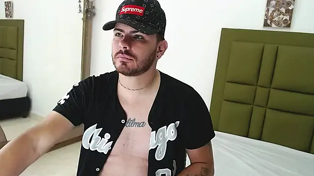 Snapshot of stive_0297 chatting on 12-19-25, 11:45 stive 0297 online show from 12-19-25, 11:45