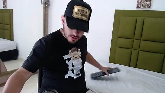 Snapshot of stive_0297 chatting on 12-20-25, 11:24 stive 0297 online show from 12-20-25, 11:24