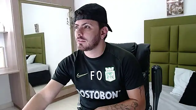 Snapshot of stive_0297 chatting on 01-08-26, 04:02 stive 0297 online show from 01-08-26, 04:02