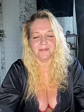 Snapshot of JenniferCarmen chatting on 05-22-26, 11:52 JenniferCarmen online show from 05-22-26, 11:52