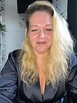 JenniferCarmen online show from 04-15-26, 07:03