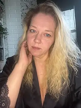 Snapshot of JenniferCarmen chatting on 05-16-26, 06:34 JenniferCarmen online show from 05-16-26, 06:34