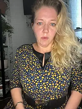 Snapshot of JenniferCarmen chatting on 06-30-26, 03:28 JenniferCarmen online show from 06-30-26, 03:28