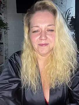 JenniferCarmen online show from 04-10-26, 10:22