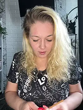 Snapshot of JenniferCarmen chatting on 04-23-26, 01:56 JenniferCarmen online show from 04-23-26, 01:56