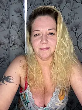 JenniferCarmen online show from 04-19-26, 07:09