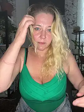 Snapshot of JenniferCarmen chatting on 07-17-26, 03:26 JenniferCarmen online show from 07-17-26, 03:26