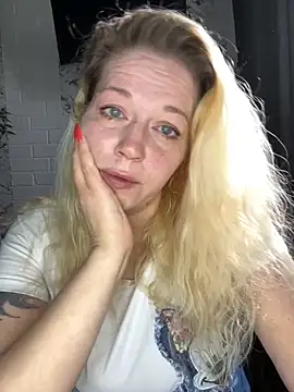 Snapshot of JenniferCarmen chatting on 05-08-26, 02:15 JenniferCarmen online show from 05-08-26, 02:15