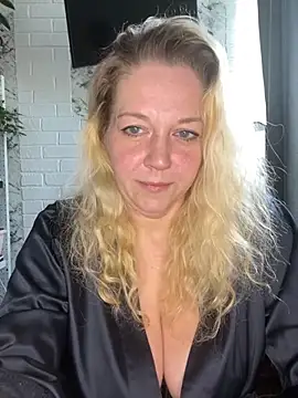 Snapshot of JenniferCarmen chatting on 05-12-26, 01:13 JenniferCarmen online show from 05-12-26, 01:13