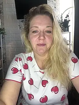 Snapshot of JenniferCarmen chatting on 04-29-26, 02:16 JenniferCarmen online show from 04-29-26, 02:16