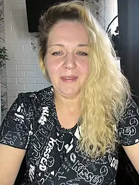 Snapshot of JenniferCarmen chatting on 04-28-26, 07:02 JenniferCarmen online show from 04-28-26, 07:02