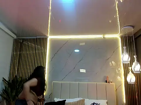 Lyra Black  online show from 12-21-25, 03:47