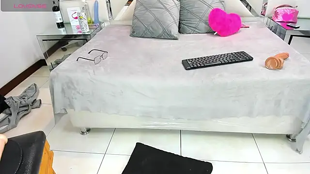 Snapshot of IssysLeBlanc chatting on 03-01-26, 07:08 IssysLeBlanc online show from 03-01-26, 07:08