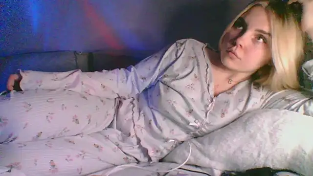 kit katiki1 online show from 12-17-25, 01:54