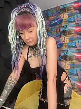 Snapshot of Tattoo__Moon chatting on 05-20-26, 11:35 Tattoo Moon online show from 05-20-26, 11:35