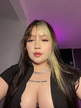 Snapshot of Daniela_ruizz chatting on 05-15-26, 12:52 Daniela ruizz online show from 05-15-26, 12:52