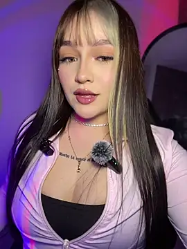 Snapshot of Daniela_ruizz chatting on 04-22-26, 11:33 Daniela ruizz online show from 04-22-26, 11:33