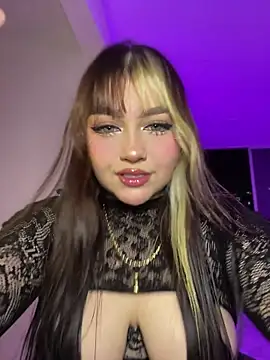 Snapshot of Daniela_ruizz chatting on 06-10-26, 02:13 Daniela ruizz online show from 06-10-26, 02:13