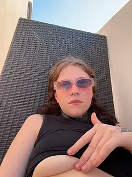 Snapshot of FionaMurr chatting on 12-22-25, 02:22 FionaMurr online show from 12-22-25, 02:22