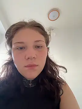 Snapshot of FionaMurr chatting on 12-21-25, 02:24 FionaMurr online show from 12-21-25, 02:24