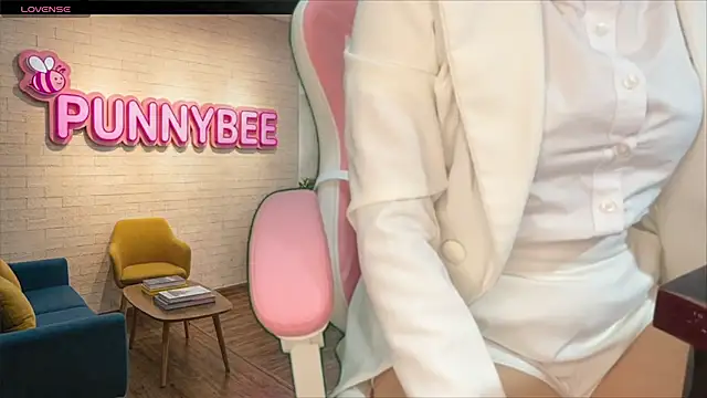 Punnybee online show from 07-19-26, 03:37