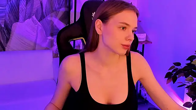 BellaHaadiid online show from 12-21-25, 03:25