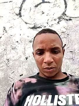 Snapshot of Andreskelly chatting on 02-15-26, 08:52 Andreskelly online show from 02-15-26, 08:52