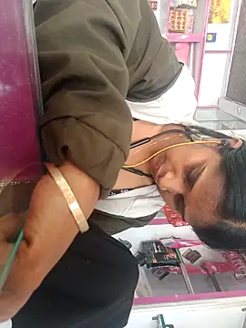 Snapshot of nehakapoor89 chatting on 02-21-26, 06:37 nehakapoor89 online show from 02-21-26, 06:37