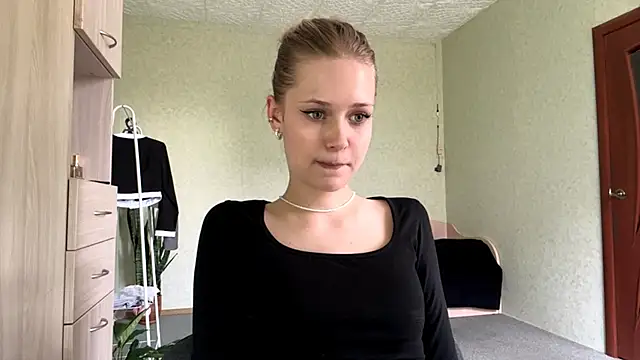 Snapshot of ZaidaSchwarten chatting on 05-18-26, 01:05 ZaidaSchwarten online show from 05-18-26, 01:05