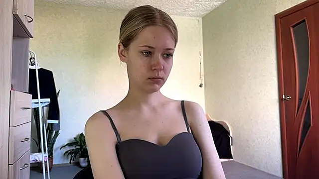 Snapshot of ZaidaSchwarten chatting on 05-24-26, 05:18 ZaidaSchwarten online show from 05-24-26, 05:18