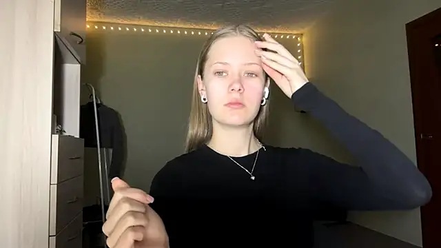 Snapshot of ZaidaSchwarten chatting on 01-13-26, 06:06 ZaidaSchwarten online show from 01-13-26, 06:06